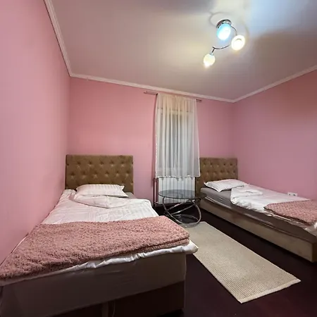 Seoska Kuca Sa Bazenom